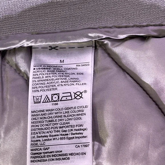 GAP Gray/Silver Primaloft Puffer Vest Size M. Two Front Zipper Pockets. Preloved - Picture 5 of 10